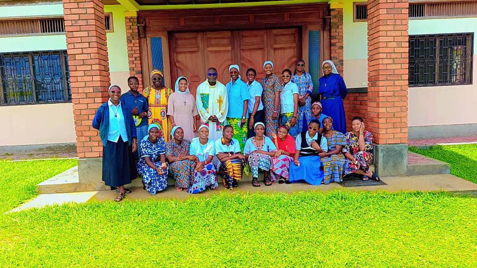 Soeurs de la Croix - Mai 2026 au Congo et Cameroun